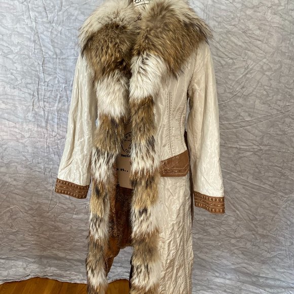 Beautiful Levinson Long Beige Coat with Genuine Fur Raccoon Trim Size EUR 38